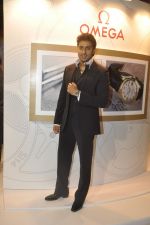 Abhishek Bachchan at the promotion of Omega watches in Malad, Mumbai on 13th Nov 2013 (34)_5284c49420e06.JPG