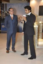 Abhishek Bachchan at the promotion of Omega watches in Malad, Mumbai on 13th Nov 2013 (40)_5284c49640e2e.JPG