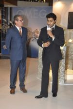 Abhishek Bachchan at the promotion of Omega watches in Malad, Mumbai on 13th Nov 2013 (41)_5284c4969a0e2.JPG