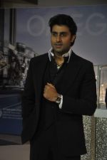 Abhishek Bachchan at the promotion of Omega watches in Malad, Mumbai on 13th Nov 2013 (47)_5284c498bc10b.JPG