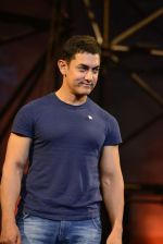 Aamir Khan unveil Dhoom Machale Song in Yashraj, Mumbai on 14th Nov 2013 (162)_52859376a48d4.JPG
