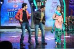 Imran Khan, Kareena Kapoor, Salman Khan promotes Gori Tere Pyaar Mein on the sets of Bigg Boss 7 on 16th Nov 2013 (14)_5288b04dd58a4.JPG