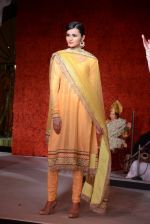 at Maheka Mirpuri Fashion Show in Taj Hotel, Mumbai on 16th Nov 2013 (292)_5288fa050bc9b.JPG