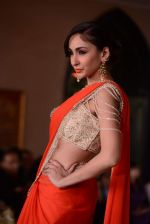 at Maheka Mirpuri Fashion Show in Taj Hotel, Mumbai on 16th Nov 2013 (342)_5288fa1c56d3f.JPG