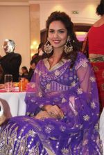 Esha Gupta at Karan Raj_s engagement party..,jpg_5289bc7888213.jpg