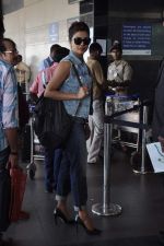 Priyanka Chopra snapped at airport in Mumbai on 19th Nov 2013 (21)_528c67088b3c8.JPG