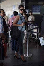Priyanka Chopra snapped at airport in Mumbai on 19th Nov 2013 (22)_528c670837083.JPG