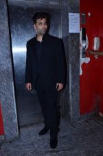 Karan Johar at the Special Screening of Gori Tere Pyaar Mein in PVR, Juhu, Mumbai on 21st Nov 2013 (93)_528f25ef52410.JPG
