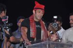 Salman Khan at Koli festival in Mahim, Mumbai on 22nd Nov 2013 (16)_52908474cea90.JPG