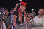 Salman Khan at Koli festival in Mahim, Mumbai on 22nd Nov 2013 (20)_52908470ca255.JPG