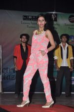 at the Promotion of Heartless at Panache Fashion Show in Mithibai College, Mumbai on 22nd Nov 2013 (33)_5290861f61d6c.JPG