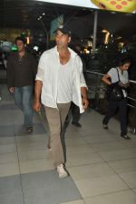 Akshay Kumar return from Goa on 23rd Nov 2013 (7)_5291b0611fec7.JPG