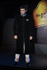 Arjun Kapoor walk for JJ Valaya Show at BLENDERS PRIDE FASHION TOUR 2013 Day 2 in Mumbai on 24th Nov 2013 (26)_529333896d6bf.JPG