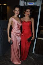 Priyanka Chopra, Kangana Ranaut at Hello hall of  fame awards 2013 in Palladium Hotel, Mumbai on 24th Nov 2013(457)_52933c95146a4.JPG