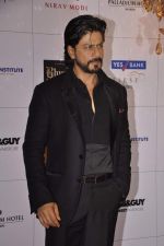 Shahrukh Khan at Hello hall of  fame awards 2013 in Palladium Hotel, Mumbai on 24th Nov 2013 (257)_529339df7a3be.JPG