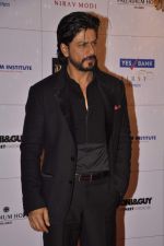 Shahrukh Khan at Hello hall of  fame awards 2013 in Palladium Hotel, Mumbai on 24th Nov 2013 (258)_529339deee90c.JPG
