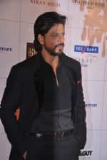 Shahrukh Khan at Hello hall of  fame awards 2013 in Palladium Hotel, Mumbai on 24th Nov 2013(268)_529339dc797b2.JPG