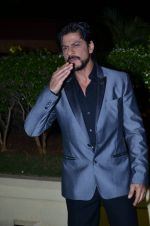 Shahrukh Khan at Vishesh Bhatt_s Wedding Reception in Taj Land_s End, Bandra, Mumbai on 28th Nov 2013 (230)_529839173b603.JPG