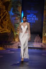 Model walk the ramp for Gaurav Gupta showcase on day 2 of bridal week in Mumbai on 30th Nov 2013 (165)_529afd2a34ad7.JPG