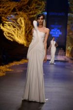 Model walk the ramp for Gaurav Gupta showcase on day 2 of bridal week in Mumbai on 30th Nov 2013 (172)_529afd268fea6.JPG