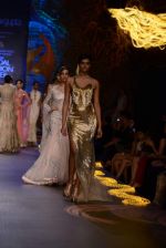 Model walk the ramp for Gaurav Gupta showcase on day 2 of bridal week in Mumbai on 30th Nov 2013 (209)_529afd12ec205.JPG