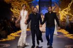 Model walk the ramp for Gaurav Gupta showcase on day 2 of bridal week in Mumbai on 30th Nov 2013 (218)_529afd0f00b37.JPG