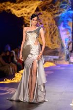Model walk the ramp for Gaurav Gupta showcase on day 2 of bridal week in Mumbai on 30th Nov 2013 (25)_529afd7327ea0.JPG