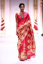 Model walk the ramp for Pallavi Jaikishan showcase on day 2 of bridal week in Mumbai on 30th Nov 2013 (105)_529afd6298edf.JPG