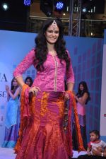 Mona Singh walk the ramp at the launch of Tangerine Home Couture in Mumbai on 30th Nov 2013 (28)_529afdd47df2b.JPG