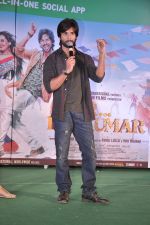 Shahid Kapoor at R Rajkumar promotions in Infinity Mall, Malad, Mumbai on 1st Dec 2013 (8)_529c26698e5e5.JPG