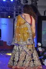 Vandana Sajnani walk for Medscape fashion show in Hilton, Mumbai on 1st Dec 2013 (43)_529c256fa5dcc.JPG