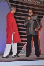 Amitabh Bachchan at CNN-IBN awards ceremony in Mumbai on 2nd Dec 2013 (14)_529d706960763.JPG
