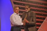 Amitabh Bachchan at CNN-IBN awards ceremony in Mumbai on 2nd Dec 2013 (15)_529d7068ecd02.JPG