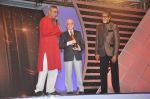 Amitabh Bachchan at CNN-IBN awards ceremony in Mumbai on 2nd Dec 2013 (18)_529d70670f6bf.JPG