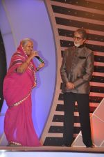 Amitabh Bachchan at CNN-IBN awards ceremony in Mumbai on 2nd Dec 2013 (21)_529d706561800.JPG