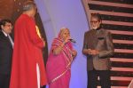 Amitabh Bachchan at CNN-IBN awards ceremony in Mumbai on 2nd Dec 2013 (23)_529d706473f02.JPG