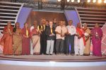 Amitabh Bachchan at CNN-IBN awards ceremony in Mumbai on 2nd Dec 2013 (25)_529d706324f44.JPG