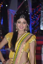 Shilpa Shetty on the sets on Nach Baliye 6 in Filmistan, Mumbai on 3rd Dec 2013  (41)_529f64e510560.JPG