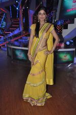 Shilpa Shetty on the sets on Nach Baliye 6 in Filmistan, Mumbai on 3rd Dec 2013  (45)_529f64dec8a95.JPG