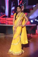 Shilpa Shetty on the sets on Nach Baliye 6 in Filmistan, Mumbai on 3rd Dec 2013  (84)_529f64d5a12ab.JPG