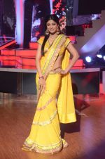 Shilpa Shetty on the sets on Nach Baliye 6 in Filmistan, Mumbai on 3rd Dec 2013  (85)_529f64d364ead.JPG