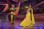 Shilpa Shetty on the sets on Nach Baliye 6 in Filmistan, Mumbai on 3rd Dec 2013  (95)_529f64bf9dd5a.JPG