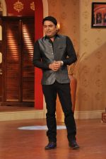 Kapil Sharma on the sets of Comedy Nights with Kapil in Mumbai on 4th Dec 2013 (58)_52a01d6d0fde8.JPG