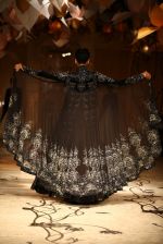 Model walk the ramp for Rohit Bal Show at Bridal Fashion Week 2013 Day 6 on 4th Dec 2013(357)_52a01f9046465.JPG