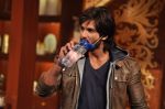Shahid Kapoor on the sets of Comedy Nights with Kapil in Mumbai on 4th Dec 2013 (12)_52a01deb1eced.JPG