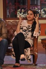 Sonakshi Sinha on the sets of Comedy Nights with Kapil in Mumbai on 4th Dec 2013 (127)_52a01e2344672.JPG