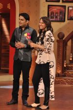 Sonakshi Sinha, Kapil Sharma on the sets of Comedy Nights with Kapil in Mumbai on 4th Dec 2013 (129)_52a01e32812d6.JPG