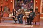 Sonakshi Sinha, Kapil Sharma, Shahid Kapoor on the sets of Comedy Nights with Kapil in Mumbai on 4th Dec 2013 (31)_52a01e33bcad8.JPG