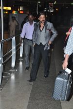 Shahrukh Khan returns from Delhi on 5th Dec 2013 (3)_52a16e4538b2d.JPG