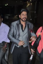 Shahrukh Khan returns from Delhi on 5th Dec 2013 (6)_52a16e533efde.JPG
